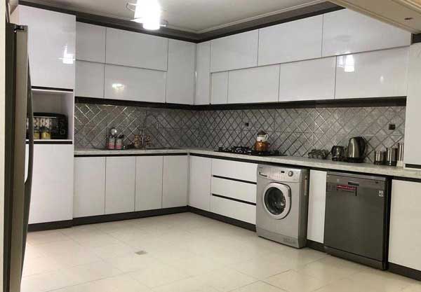 هایگلاس مدل کابینت آشپزخانه ایرانی جدید با رنگ پرطرفدار سفید شیک و لاکچری