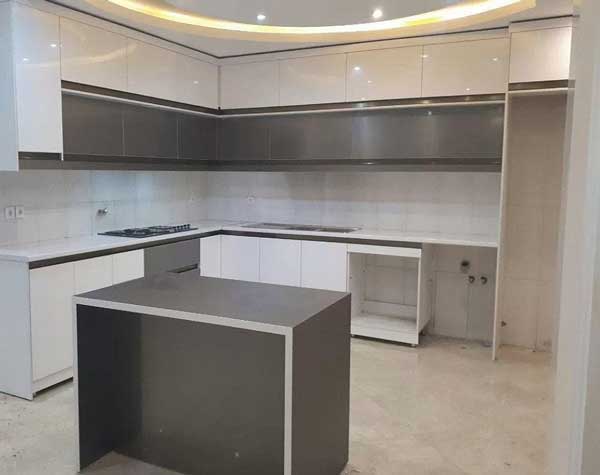 هایگلاس مدل کابینت آشپزخانه ایرانی جدید با رنگ پرطرفدار سفید شیک و لاکچری