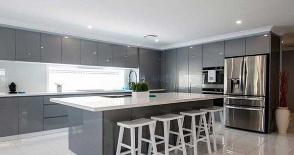 هایگلاس مدل کابینت آشپزخانه ایرانی جدید با رنگ پرطرفدار سفید شیک و لاکچری
