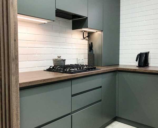 هایگلاس مدل کابینت آشپزخانه ایرانی جدید با رنگ پرطرفدار سفید شیک و لاکچری