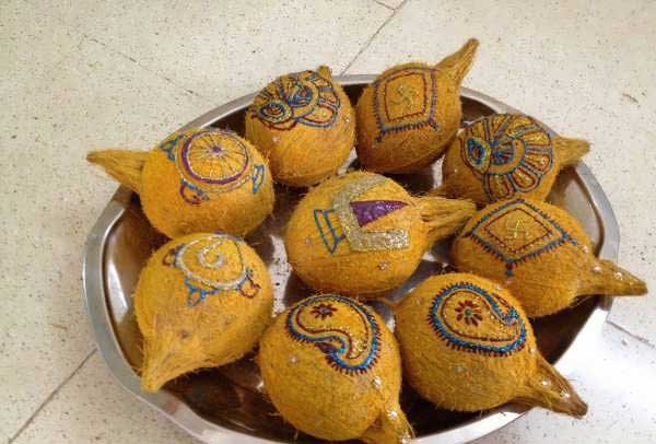تزیین نارگیل شب یلدا + زیباترین و جدیدترین ایده ها برای تزیین نارگیل یلدا امسال