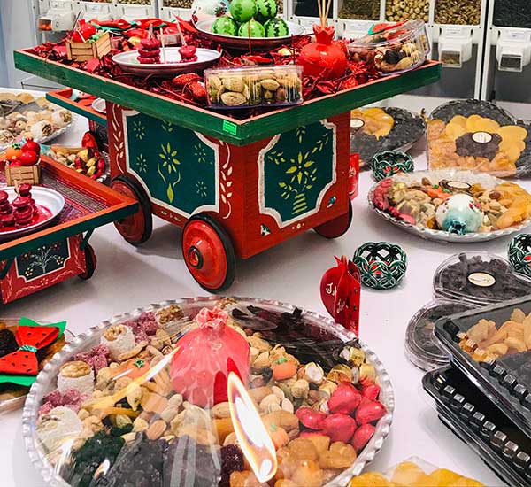 تزیین شب یلدا + زیباترین ایده ها برای تزیین سفره یلدا سال ۱۴۰۲