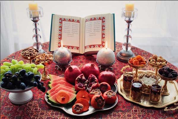 تزیین شب یلدا + زیباترین ایده ها برای تزیین سفره یلدا سال ۱۴۰۲
