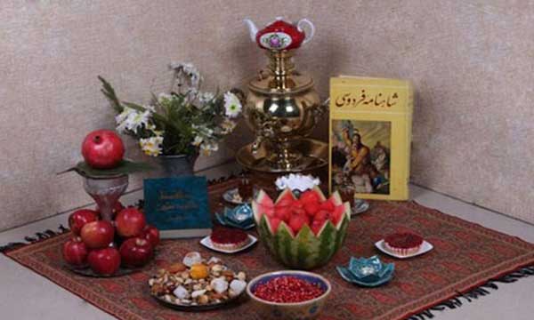 تزیین شب یلدا + زیباترین ایده ها برای تزیین سفره یلدا سال ۱۴۰۲