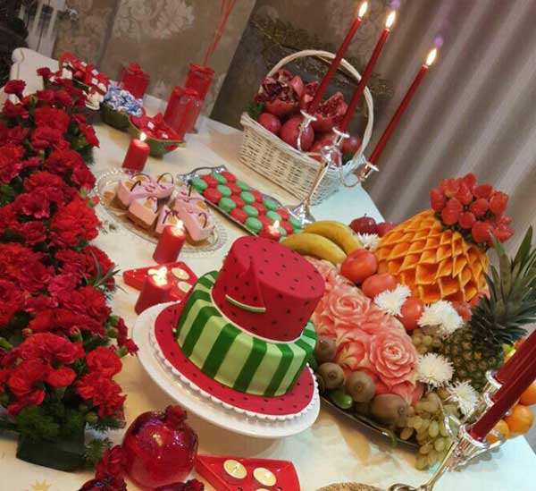 تزیین شب یلدا + زیباترین ایده ها برای تزیین سفره یلدا سال ۱۴۰۲