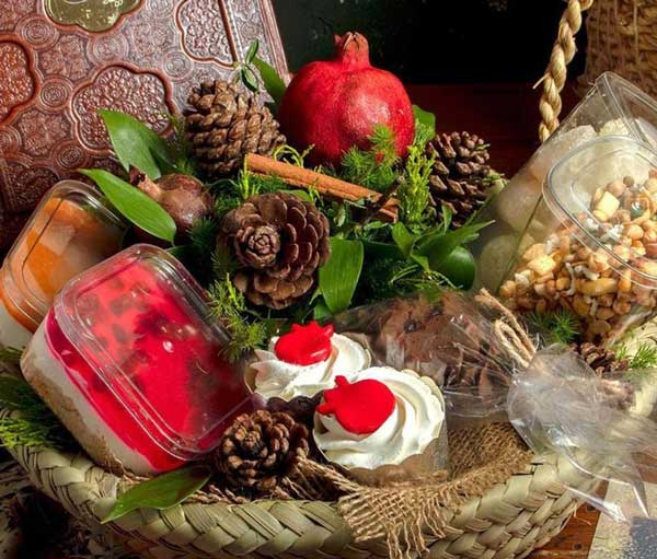 تزیین شب یلدا + زیباترین ایده ها برای تزیین سفره یلدا سال ۱۴۰۲
