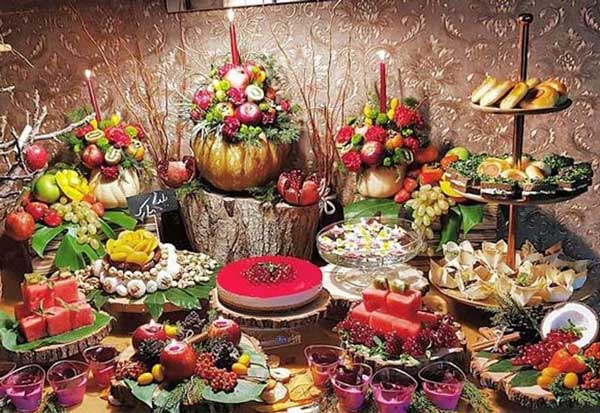 تزیین شب یلدا + زیباترین ایده ها برای تزیین سفره یلدا سال ۱۴۰۲