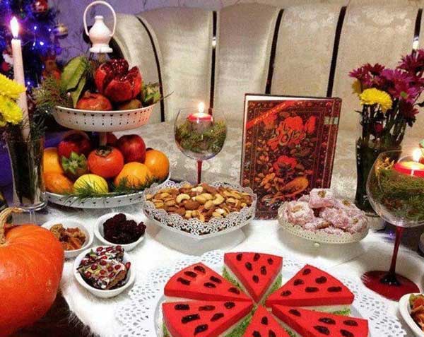 تزیین شب یلدا + زیباترین ایده ها برای تزیین سفره یلدا سال ۱۴۰۲