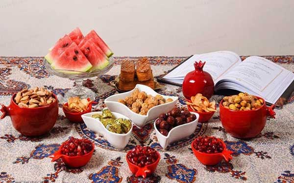 تزیین شب یلدا + زیباترین ایده ها برای تزیین سفره یلدا سال ۱۴۰۲