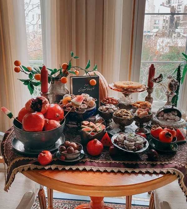 تزیین شب یلدا + زیباترین ایده ها برای تزیین سفره یلدا سال ۱۴۰۲