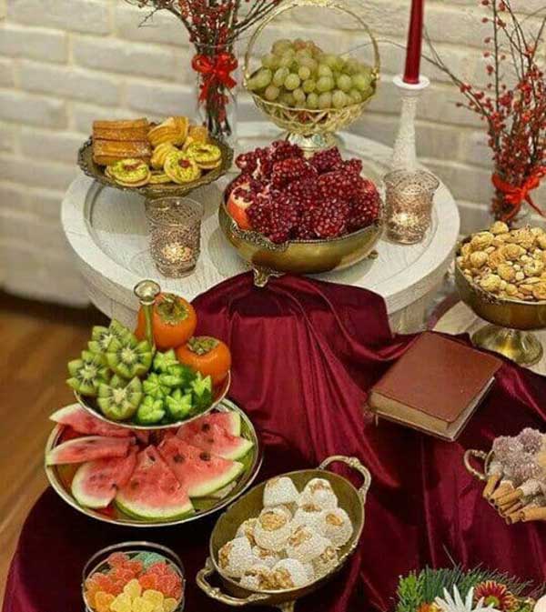 تزیین شب یلدا + زیباترین ایده ها برای تزیین سفره یلدا سال ۱۴۰۲