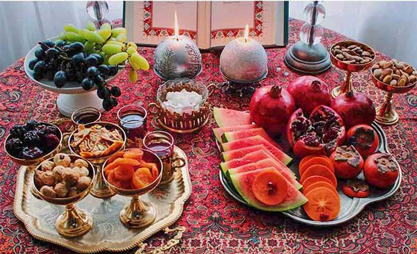تزیین شب یلدا + زیباترین ایده ها برای تزیین سفره یلدا سال ۱۴۰۲
