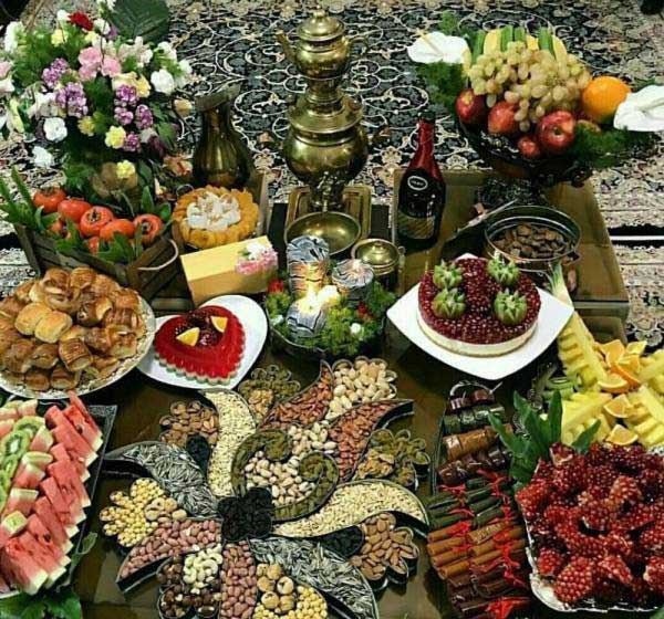 تزیین شب یلدا + زیباترین ایده ها برای تزیین سفره یلدا سال ۱۴۰۲
