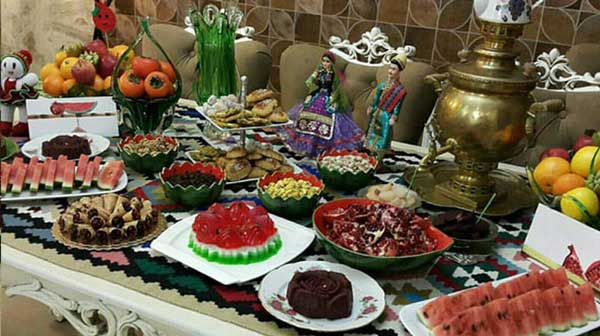 تزیین سفره شب یلدا لاکچری با هنر میوه آرایی بسیار زیبا و خاص