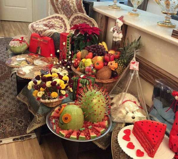تزیین سفره شب یلدا لاکچری با هنر میوه آرایی بسیار زیبا و خاص