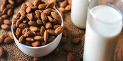 راز خوشمزگی شیر بادام و فوت و فن شیر بادام خوشمزه و خانگی
