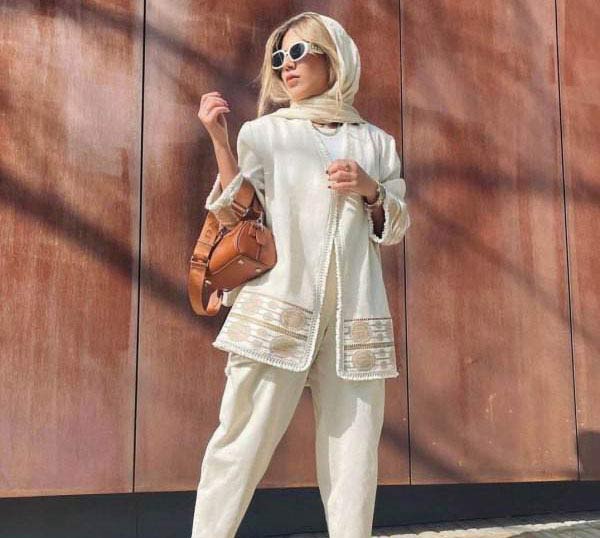 مدل مانتو بهاره برای عید 1403 شیک ترین و جدیدترین مدل های مانتو زنانه عید امسال