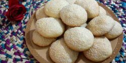 راز خوشمزگی کلوچه کنجدی + با بهترین شیرینی خانگی برای نوروز آشنا شوید