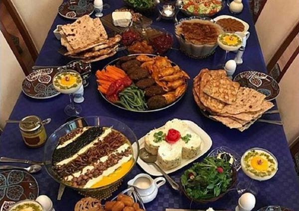مدل سفره افطار ساده ترین و شکیل ترین ایده ها برای چیدن سفره افطار ماه رمضان امسال