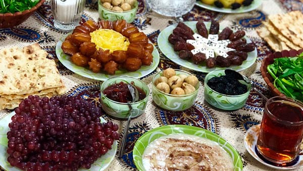مدل سفره افطار ساده ترین و شکیل ترین ایده ها برای چیدن سفره افطار ماه رمضان امسال