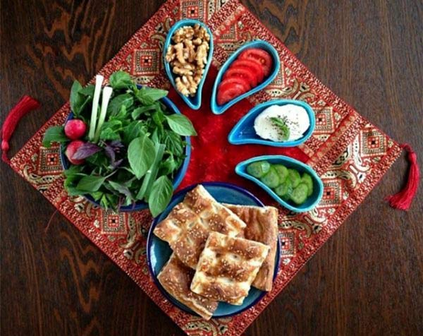 مدل سفره افطار ساده ترین و شکیل ترین ایده ها برای چیدن سفره افطار ماه رمضان امسال