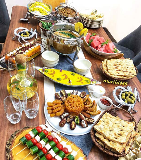 مدل سفره افطار ساده ترین و شکیل ترین ایده ها برای چیدن سفره افطار ماه رمضان امسال