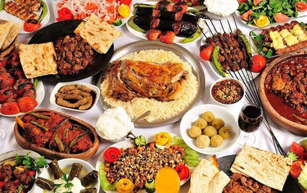 مدل سفره افطار ساده ترین و شکیل ترین ایده ها برای چیدن سفره افطار ماه رمضان امسال