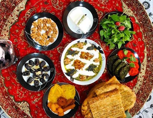 مدل سفره افطار ساده ترین و شکیل ترین ایده ها برای چیدن سفره افطار ماه رمضان امسال