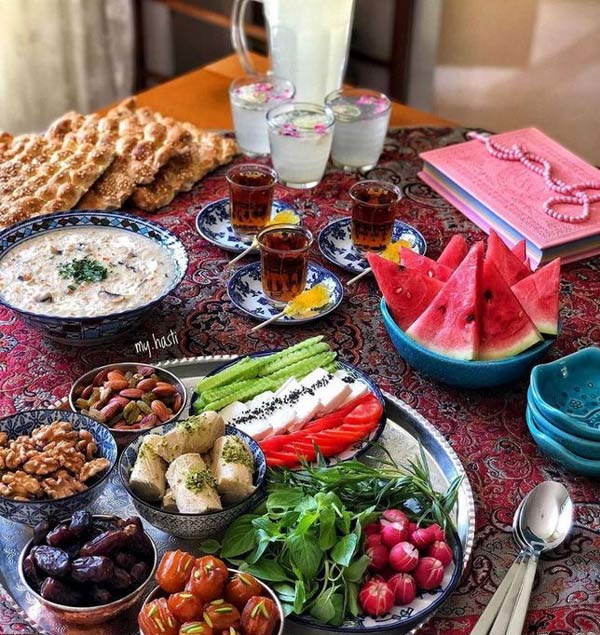 مدل سفره افطار ساده ترین و شکیل ترین ایده ها برای چیدن سفره افطار ماه رمضان امسال