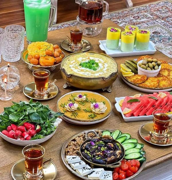 مدل سفره افطار ساده ترین و شکیل ترین ایده ها برای چیدن سفره افطار ماه رمضان امسال