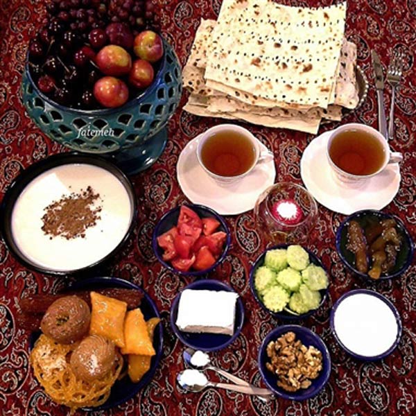 مدل سفره افطار ساده ترین و شکیل ترین ایده ها برای چیدن سفره افطار ماه رمضان امسال