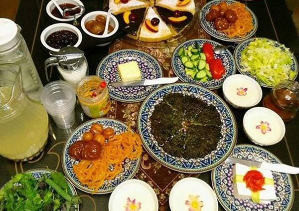 مدل سفره افطار ساده ترین و شکیل ترین ایده ها برای چیدن سفره افطار ماه رمضان امسال