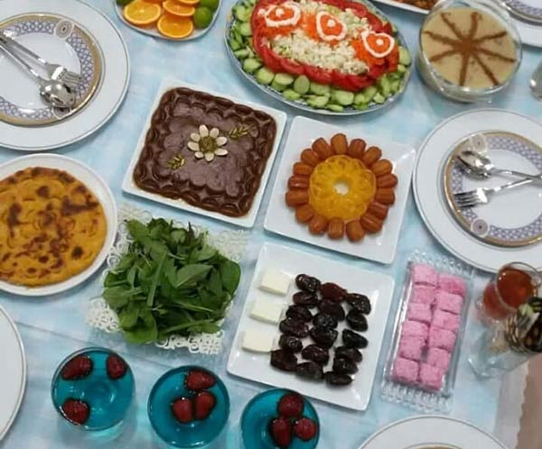 مدل سفره افطار ساده ترین و شکیل ترین ایده ها برای چیدن سفره افطار ماه رمضان امسال