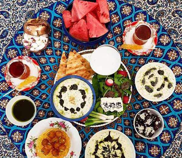 مدل سفره سحر با دیزاین ساده و غذاهای سبک برای ماه رمضان امسال