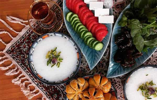 مدل سفره سحر با دیزاین ساده و غذاهای سبک برای ماه رمضان امسال