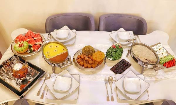 مدل سفره سحر با دیزاین ساده و غذاهای سبک برای ماه رمضان امسال