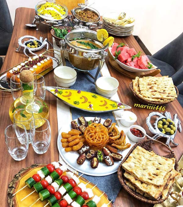مدل سفره سحر با دیزاین ساده و غذاهای سبک برای ماه رمضان امسال