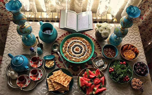 مدل سفره سحر با دیزاین ساده و غذاهای سبک برای ماه رمضان امسال