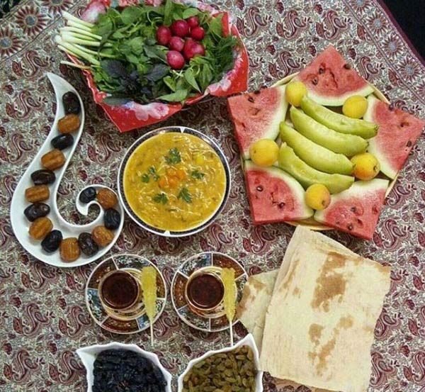 مدل سفره سحر با دیزاین ساده و غذاهای سبک برای ماه رمضان امسال