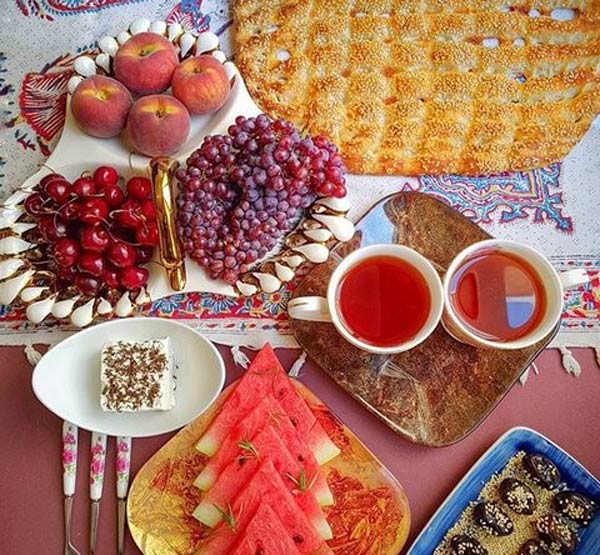 مدل سفره سحر با دیزاین ساده و غذاهای سبک برای ماه رمضان امسال