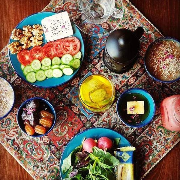 مدل سفره سحر با دیزاین ساده و غذاهای سبک برای ماه رمضان امسال