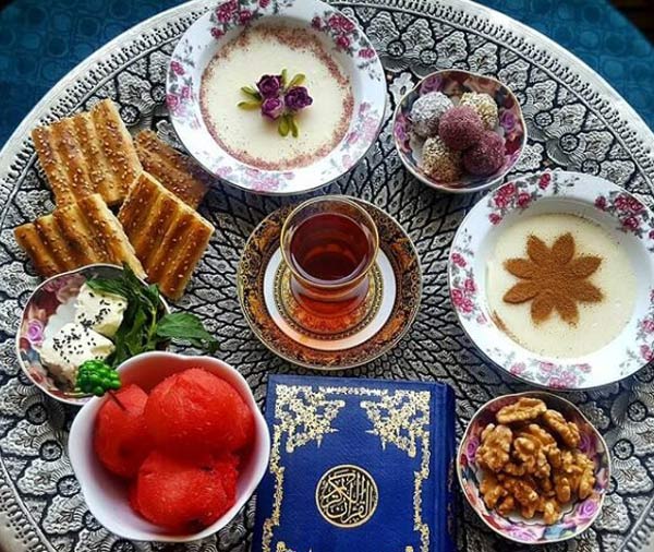 مدل سفره سحر با دیزاین ساده و غذاهای سبک برای ماه رمضان امسال