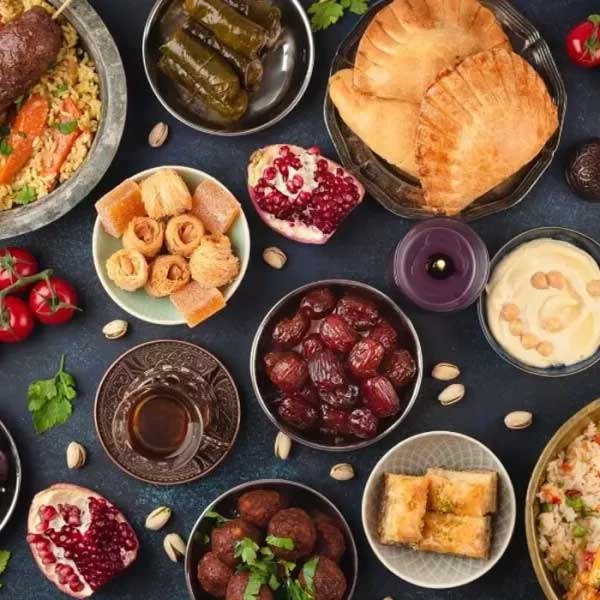 سفره افطار ساده با چیدمان بسیار زیبا برای ماه مبارک رمضان