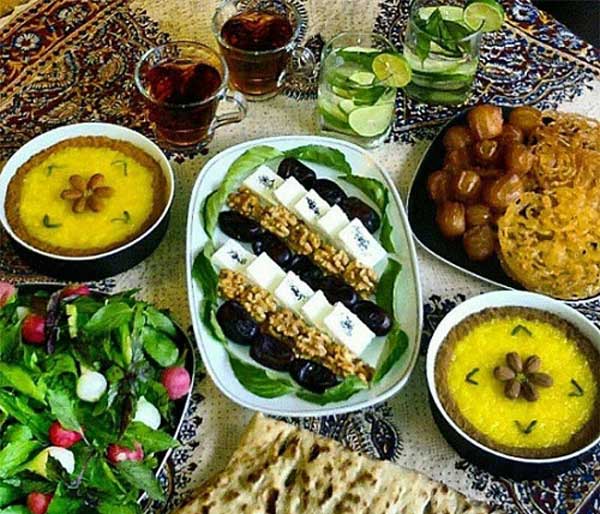 سفره افطار ساده با چیدمان بسیار زیبا برای ماه مبارک رمضان