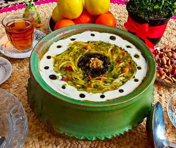 تزیین آش برای ماه رمضان زیباترین و ساده ترین ایده ها برای تزیین آش ماه رمضان با کشک و نعناع داغ
