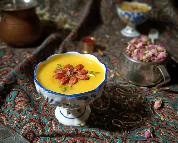 تزیین شله زرد برای ماه رمضان ایده های بسیار زیبا و ساده برای تزیین کردن شله زرد با دارچین و گل محمدی