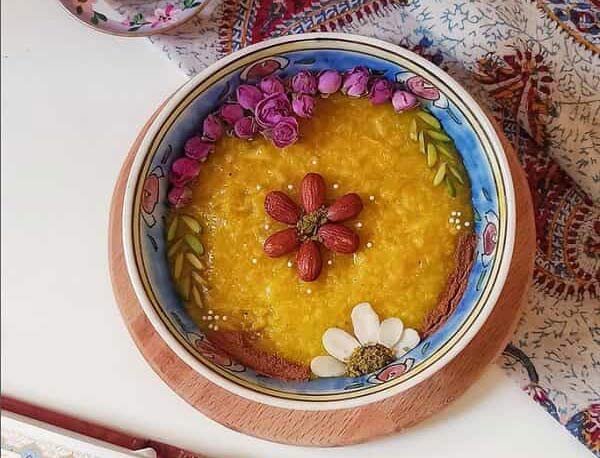 تزیین شله زرد برای ماه رمضان ایده های بسیار زیبا و ساده برای تزیین کردن شله زرد با دارچین و گل محمدی