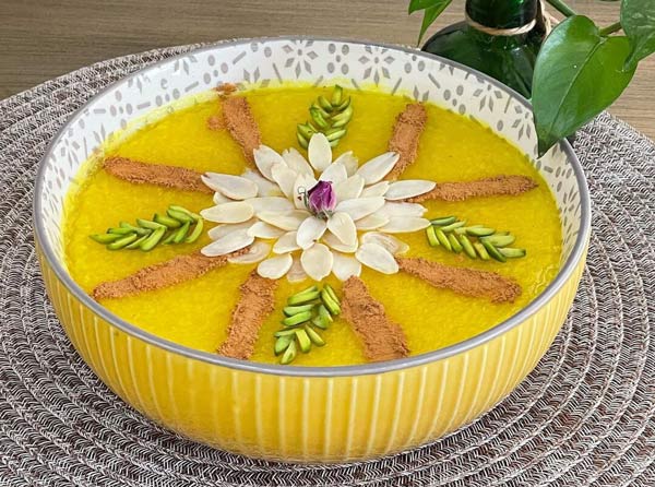 تزیین شله زرد برای ماه رمضان ایده های بسیار زیبا و ساده برای تزیین کردن شله زرد با دارچین و گل محمدی