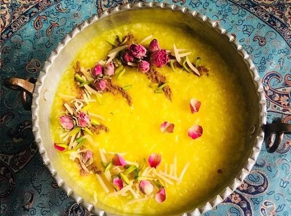 تزیین شله زرد برای ماه رمضان ایده های بسیار زیبا و ساده برای تزیین کردن شله زرد با دارچین و گل محمدی