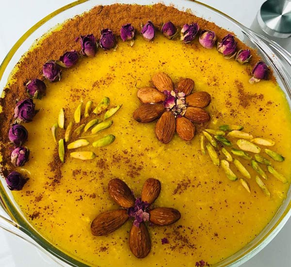 تزیین شله زرد برای ماه رمضان ایده های بسیار زیبا و ساده برای تزیین کردن شله زرد با دارچین و گل محمدی